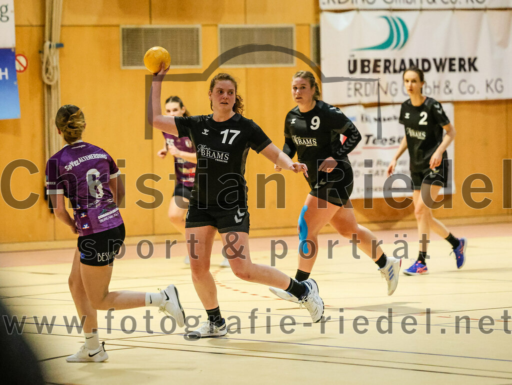 2024-02-10_080_SpVgg_Altenerding_gegen_SVA_Palzing | Erding, Deutschland, 10.02.2024:
Handball, Bezirksoberliga Frauen Altbayern 2023 / 2024, 14. Spieltag, SpVgg Altenerding gegen SVA Palzing, Endergebnis: 27:28

Marlene Mittermeier (SpVgg Altenerding, #6), Christina Schredl (SVA Palzing, #17), Franka Straubinger (SVA Palzing, #9)

Foto: Christian Riedel / fotografie-riedel.net