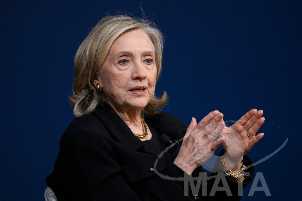 _DWI2918 | Die US-Politikerin Hillary Clinton auf der Veranstaltung Bridging Scholarship and Statecraft im Rahmen der Münchner Sicherheitskonferenz 2026. München, 13.02.2026 Bayern Deutschland  - Realisiert mit Pictrs.com