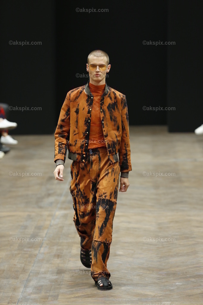 Kilian Kerner auf der  MBFW Spring/Summer 2023 | Mercedes-Benz Fashion Week (MBFW)  Frühling / Sommer 2023 im Hotel Telegraphenamt Berlin in Berlin-Mitte. Die Kollektionen von Kilian Kerner auf der MBFW Spring/Summer 2023. Das Bild zeigt Models mit der Kollektion von Kilian Kerner.