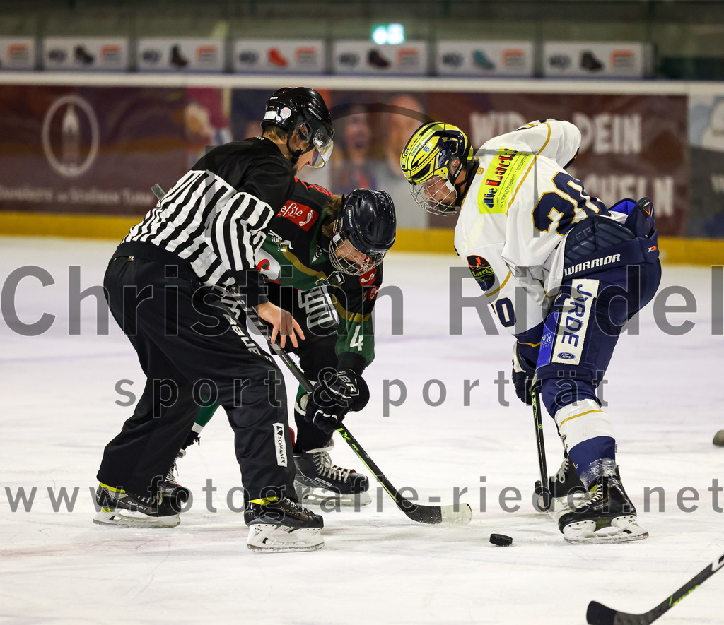 2022-11-26_094_TSV_Erding_gegen_ESC_Geretsried | Erding, Deutschland, 26.11.2022:
Eishockey, Bayernliga U20 2022 / 2023, xx. Spieltag, TSV Erding gegen ESC Geretsried, Endergebnis: 5:3

Marek Schlammer (Erding Gladiators, #4), Luis Huber (ESC Geretsried, #20)

Foto: Christian Riedel / fotografie-riedel.net