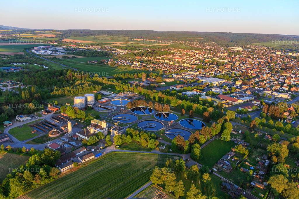 Luftbild: Klärwerk Holzminden in Holzminden im Bundesland Niedersachsen in Deutschland. Foto: IMG_107053.jpg vom 04.05.2018 durch Werner Riehm/FLY-FOTO.de