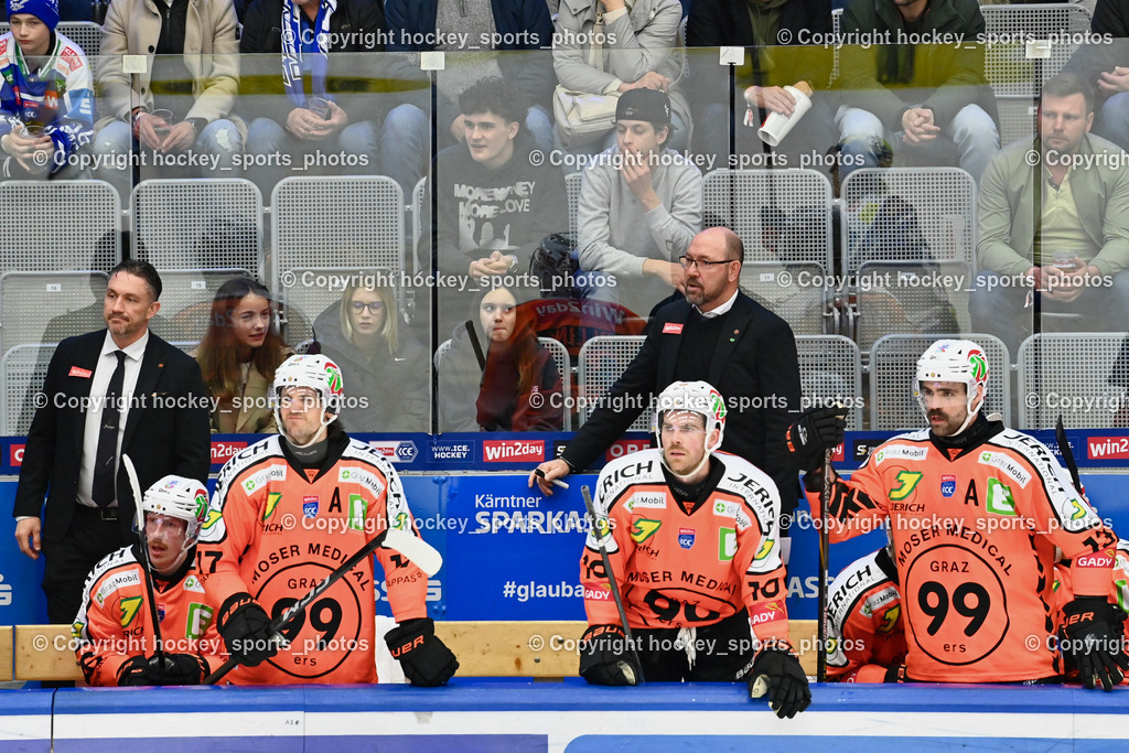 EC IDM WÄRMEPUMPEN VSV vs. MOSER MEDICAL GRAZ99ERS | Spielerbank Graz 99ers, Asisstentcoach Graz 99ers NATE DICASMIRRO, Headcoach Graz 99ers Daniel Lacroix, EC IDM WÄRMEPUMPEN VSV vs. MOSER MEDICAL GRAZ99ERS, EC IDM WÄRMEPUMPEN VSV vs. MOSER MEDICAL GRAZ99ERS am 12.03.2026 in Villach (Stadthalle Villach), Austria, (Photo by Bernd Stefan)