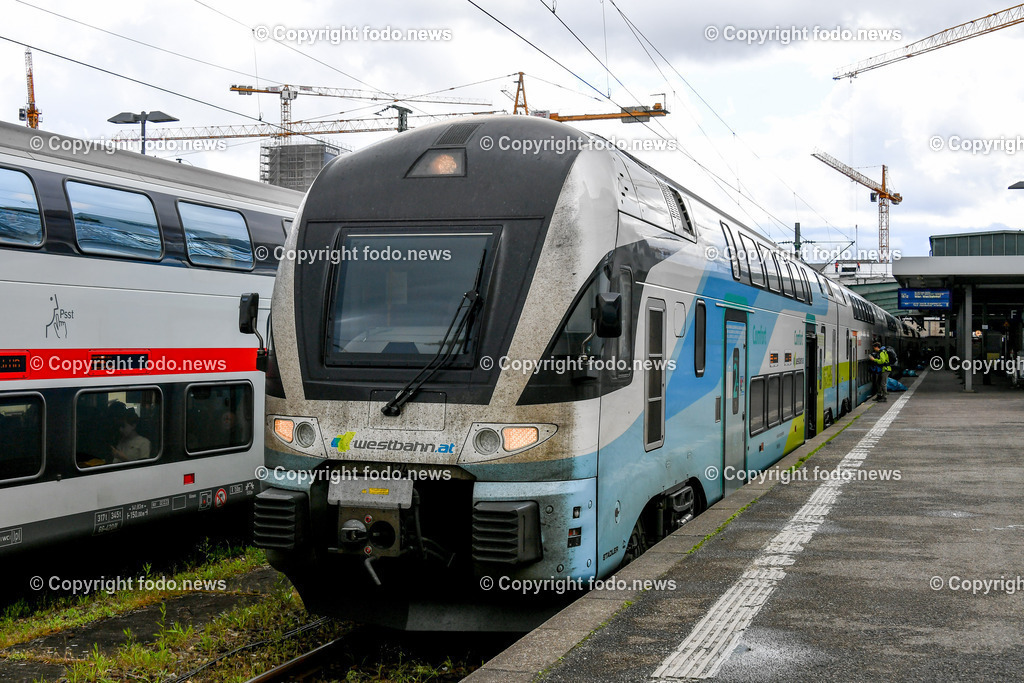 Deutschland_ Baden-Wuerttemberg_ Stuttgart_ 26.04.2025-2 | 26.04.2025, Deutschland, GER, Baden-Wuerttemberg, Stuttgart, im Bild Themenbild, Stadtansichten, Westbahn, Eisenbahn, Zug, Bahnhof, Hauptbahnhof, Schriftzug, Logo, Lok, Feature, Symbolbild