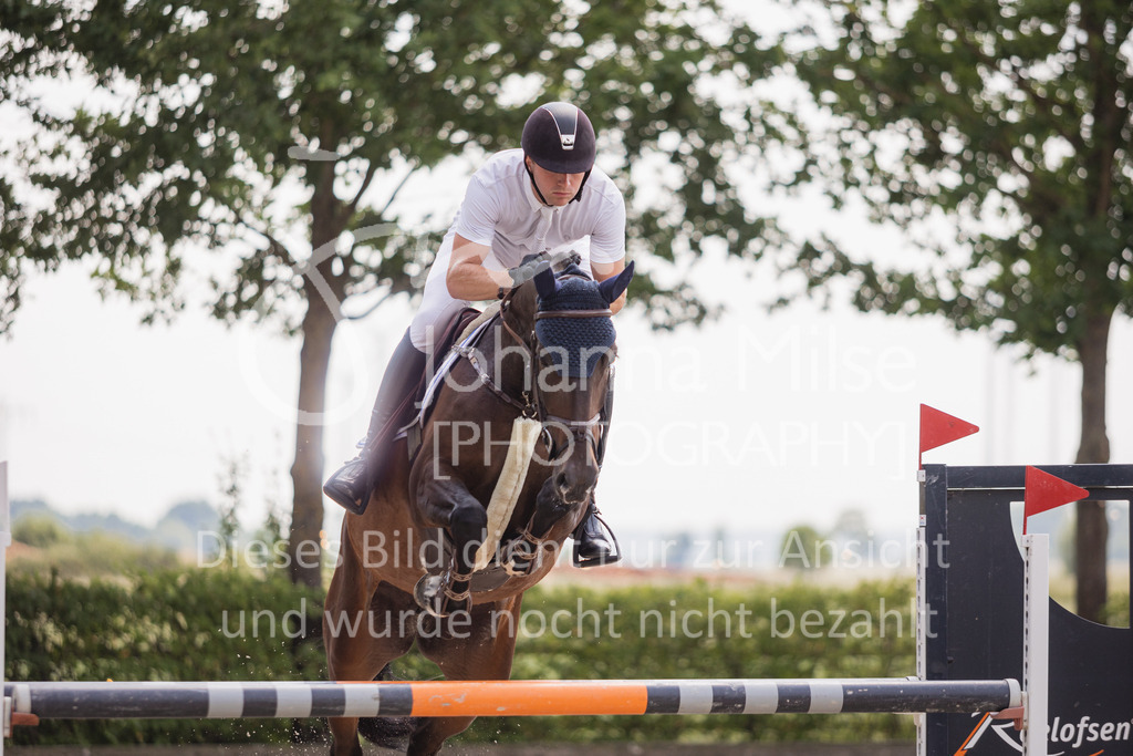 230616_Lemwerder_Springpf-L2-708 | Deine schönsten Turniermomente als professionelle Fotos! Entdecke hochwertige Pferdesport-Fotografie im Online-Shop. Jetzt Fotos finden & bestellen!