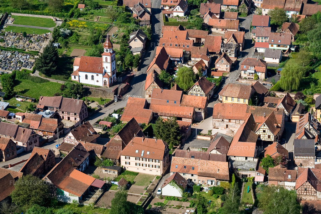 Aerial view: Eglise protestant luthérienne Weinbourg in Weinbourg in the state Bas-Rhin, France. – Photo: IMG_10869.jpg taken on 05/12/2008 by Werner Riehm/FLY-FOTO.com – Resolution of the original: 3456 x 2304 px