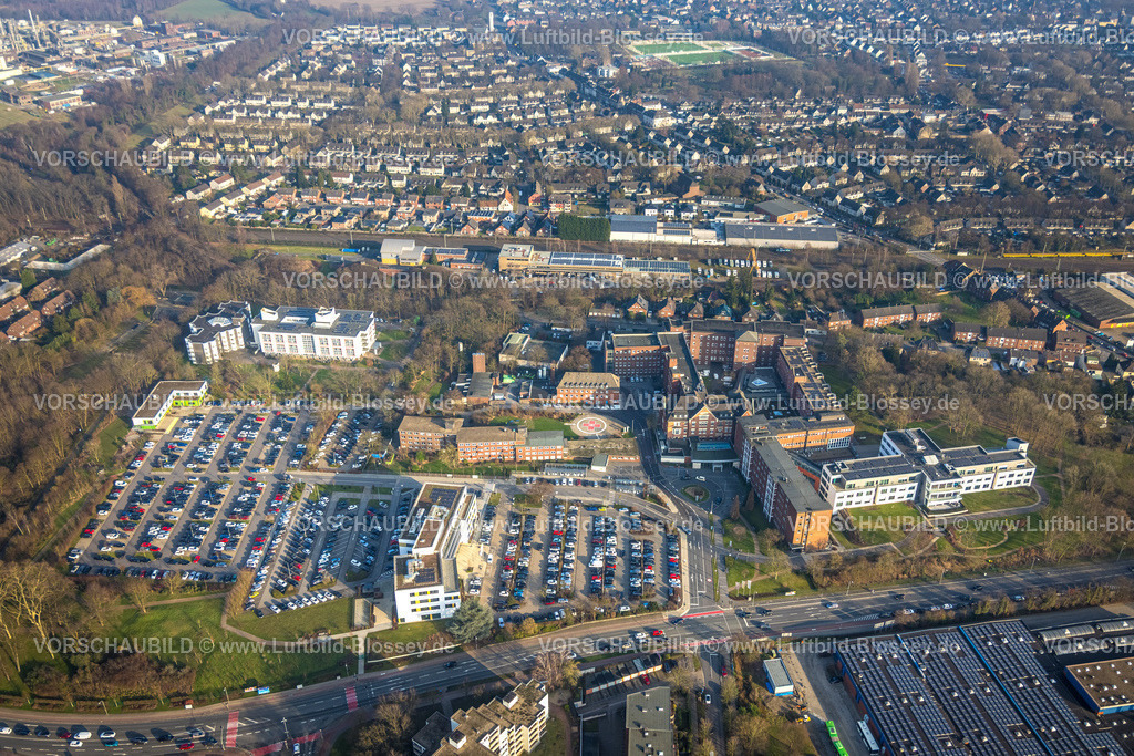 Moers260101193 | Luftbild, Bethanien Krankenhaus und Parkplatz, links Seniorenstift Bethanien Moers, Hubschrauberlandeplatz, Blick zum Wohngebiet Ortsteil Meerbeck, Moers, Ruhrgebiet, Nordrhein-Westfalen, Deutschland