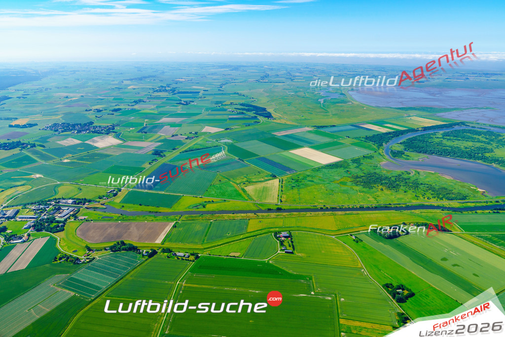Die Luftbildaufnahme Stinteck - Meldorf wurde 2018 mittels Flugzeug (keine Drohne) erstellt. Perfekte Schärfe und Druck- Auflösung- Garantiert!
