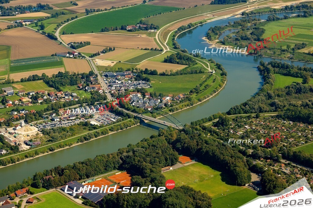 Das Luftbild zeigt : Hornstorf Agnes-Bernauer-Brücke Straubing - Die Luftaufnahme wurde 2023 vom UL-Flugzeug aus erstellt ( keine Drohne ) - Hochauflösende Luftaufnahme - Für grossformatige Ausdrucke geeignet. Die Geschenkidee !Mit Lizenz und Bildrechte bestellbar