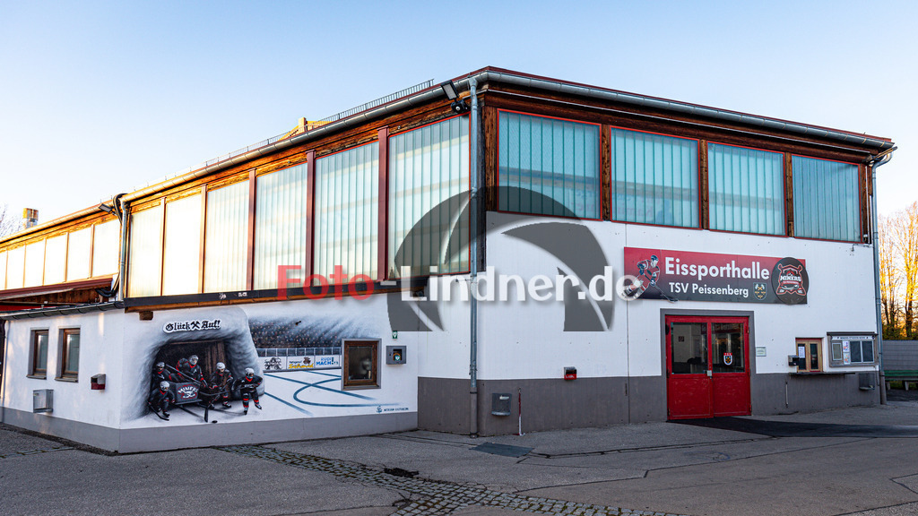 Gebäude | Eisstadion Peißenberg 2024/25, Gebäude, 20241115,von Außen,2024-11-15 in Peißenberg (Eisstadion Peißenberg)Copyright: WolfgangxLindner foto-lindner.de