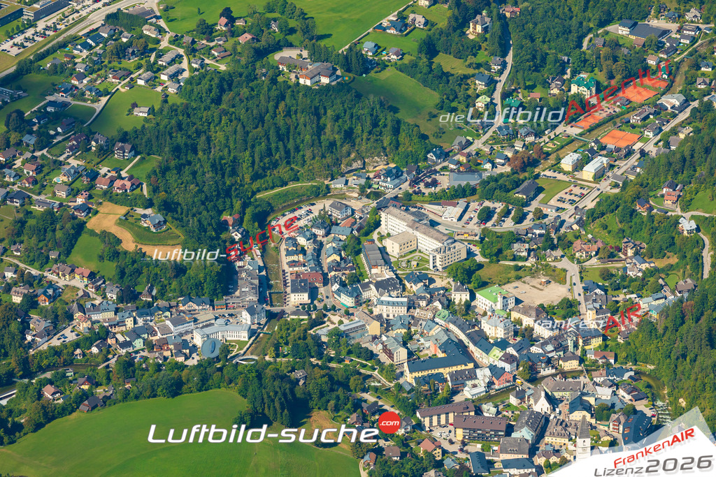 Luftaufnahme von  Bad Aussee - Die Luftaufnahme wurde 2025 vom UL-Flugzeug heraus erstellt ( keine Drohne ) - Hochauflösende Luftaufnahme - für professionelle Ausdrucke geeignet. Die Geschenkidee !Mit Lizenz und Bildrechte bestellbar