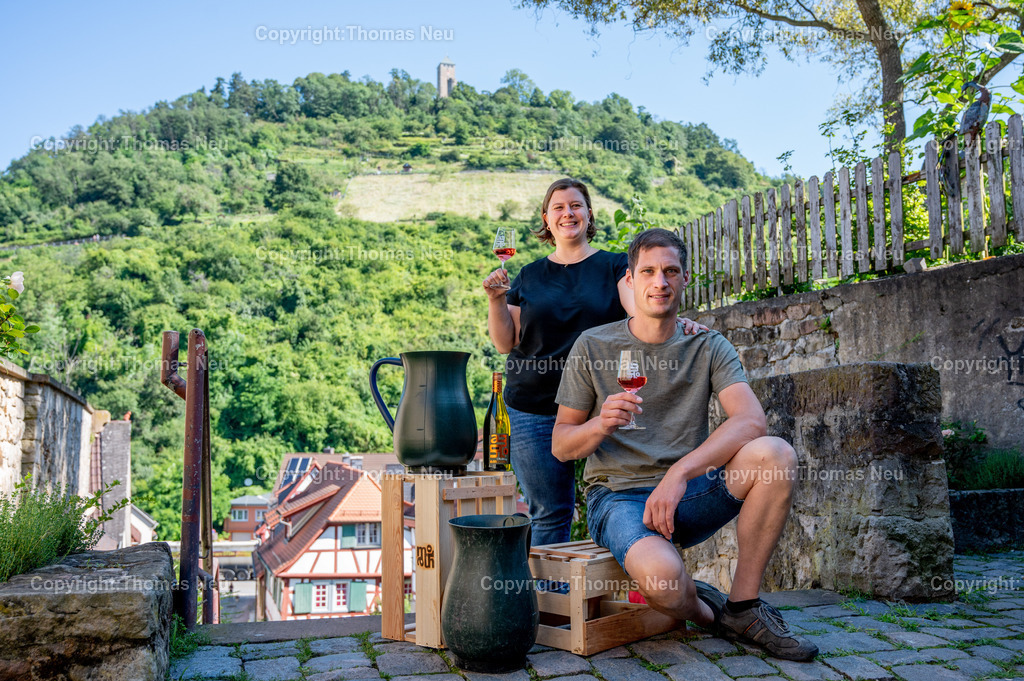 DSC_7489 | bss, Winzerfestbeilage, Weingut Amthor, Barbara und Patrick Amthor in der Heppenheimer Altstadt mit Blick auf die Starkenburg, ,, Bild: Thomas Neu