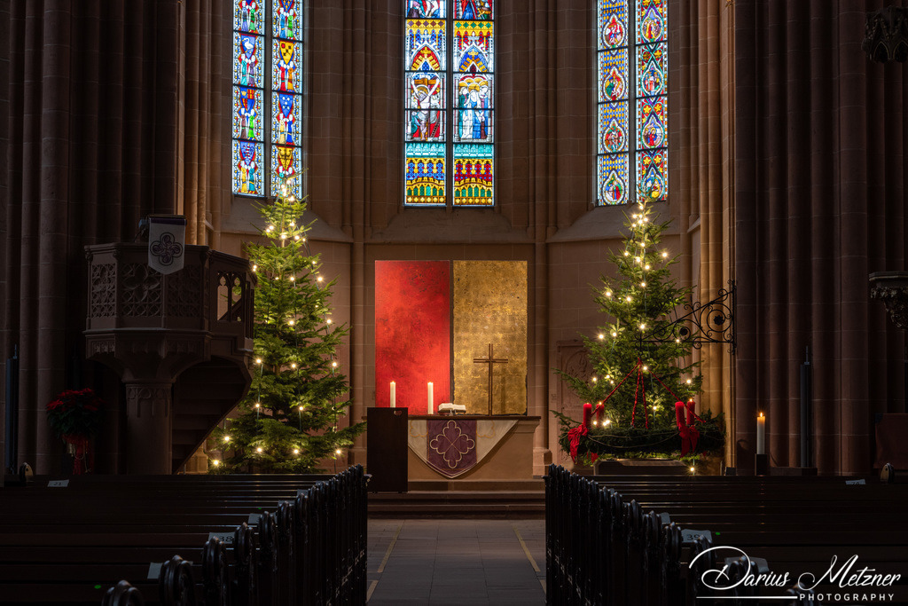 Katharinenkirche in Oppenheim | Die imposante Katharinenkirche in Oppenheim gilt als eine der bedeutendsten gotischen Kirchen am Rhein. Ihre Errichtung erfolgte in mehreren Bauabschnitten im 13., 14. und 15. Jahrhundert. Heute ist sie eine der schönsten Sehenswürdigkeiten in Rheinhessen.