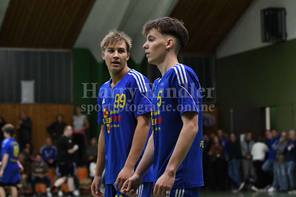 SSG Metten :  TSV 1861 Mainburg  | gemeinsam zum ersten Saisonssieg: Leonard  Reiszky (#99), Philipp Gäck (SSG Metten #5) - Realisiert mit Pictrs.com