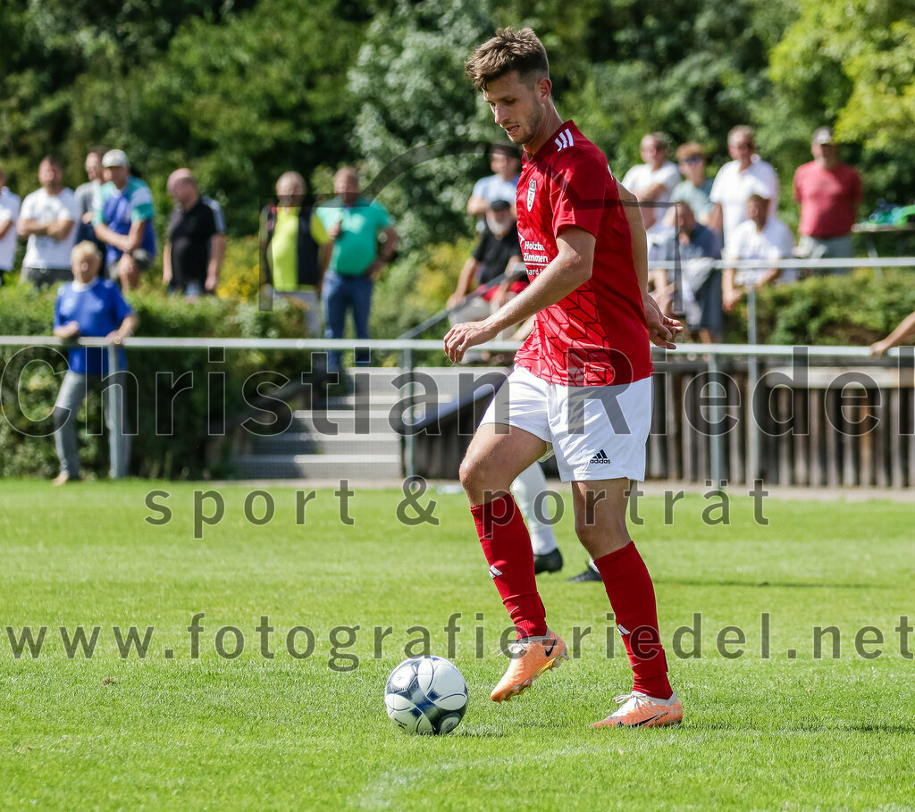 2023-07-30_102_FC_Lengdorf_gegen_SpVgg_Altenerding | Lengdorf, Deutschland, 30.07.2023:
Fußball, Kreisliga 2023 / 2024, 1. Spieltag, FC Lengdorf gegen SpVgg Altenerding, Endergebnis: 1:1

Florian Thieme (FC Lengdorf, #5)

Foto: Christian Riedel / fotografie-riedel.net