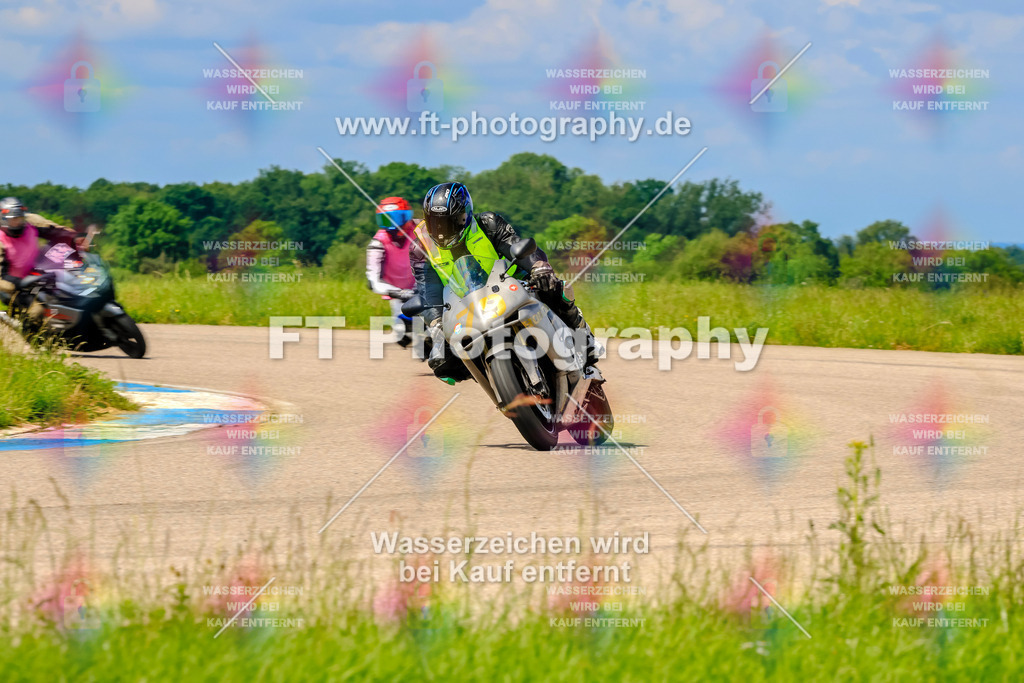 MotoTeam-0675 | Hier findet Ihr Bilder von Touristenfahrten auf der Nürburgring Nordschleife oder von anderen Veranstaltungen die ich besucht habe. Viel Spass beim Durch Schauen 