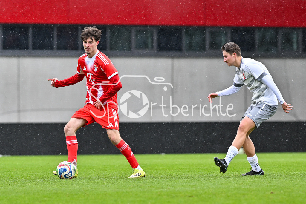 FC Bayern München - Berliner Athletik Klub | MUNICH, GERMANY - 21. FEBRUARY: am BAll Roko MIJATOVIC (FC Bayern München U19 12) während dem Spiel zwischen der U19 des FC Bayern München und der U19 des Berliner Athletik Klubs am 3. Spieltag der DFB-U19 Nachwuchsliga am FC Bayern Campus