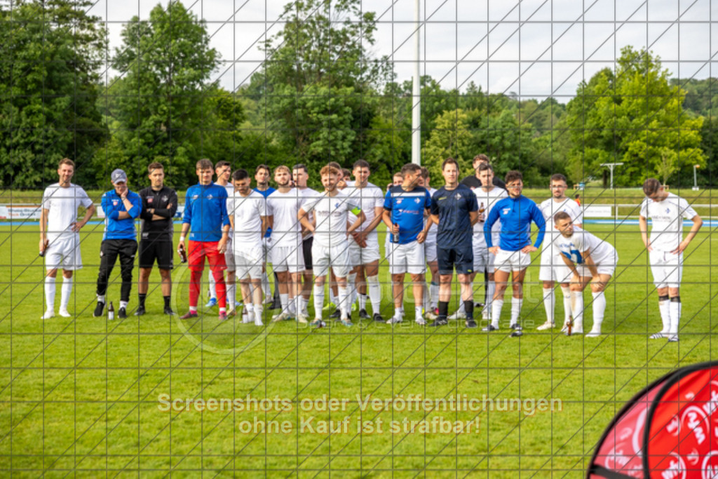 20250529_183647_0268 | #,  VfL Kirchheim (blau) vs. 1.FC Eislingen (weiß), Fußball, Bezirkspokal Finale - Bezirk Neckar/Fils, 2024/2025, Rasenplatz VfL Stadion Kirchheim, Jesinger Straße 105, 73230 Kirchheim, 29.05.2025 - 16:30 Uhr,Foto: PhotoPeet-Sportfotografie/Peter Harich