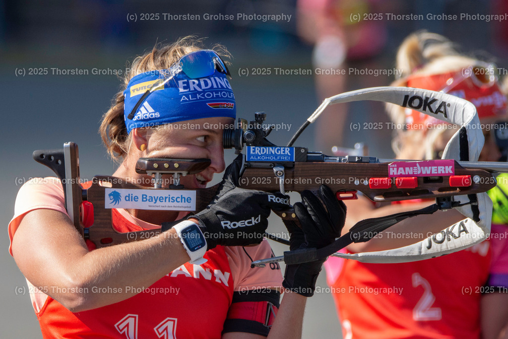 Deutsche Meisterschaften Biathlon 2018 | Deutsche Meisterschaften Biathlon 2018, Massenstart Frauen am 15.09.2018 in der DKB SKI ARENA in Oberhof, (Deutschland)

Bild: Vanessa Hinz vom SC Schliersee / Zoll (11) - Realisiert mit Pictrs.com