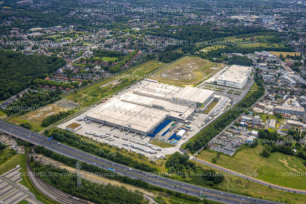 Oberhausen240701863 | Luftbild, Gewerbegebiet Schwarze Heide, Edeka Zentrallager Logistikzentrum, an der Autobahn A3, Baustelle und Picnic E-Food-Lager, Goldammerweg, Waldteich, Oberhausen, Ruhrgebiet, Nordrhein-Westfalen, Deutschland