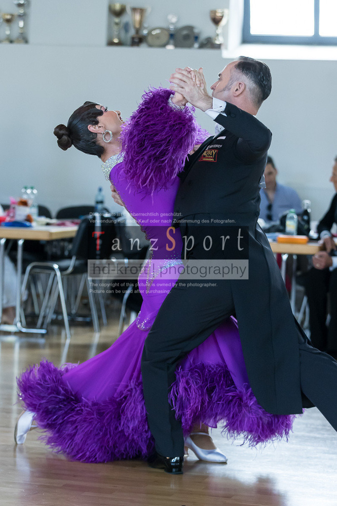 20240525_RL-Masters3-Std_5536 | Tanzsportbilder, Standardtanz, Lateintanz, WDSF, DTV, LTVB, dancecomp, goc, hessen tanzt, blaues band der spree, walzer, tango, wiener walzer, slowfox, quickstepp, samba, rumba, cha-cha-cha, paso doble. jive, hd-kroft photography, turniertanzsport