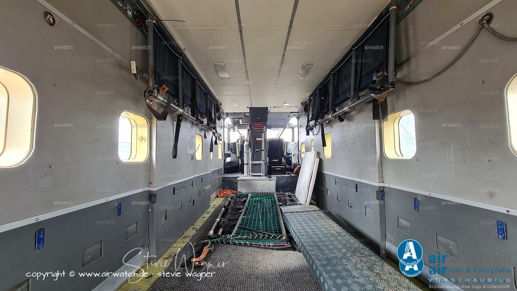 Flying Shoebox - Short S.C.7 Skyvan auf dem Flugplatz Husum-Schwesing | The Short SC.7 Skyvan, also known as the "Flying Shoebox," is a British 19-seat twin-turboprop aircraft first flown on January 17, 1963. It was manufactured by Short Brothers of Belfast, Northern Ireland, and features a rugged design with short takeoff and landing (STOL) capabilities. Initially developed in response to a request from F.G. Miles Ltd. for a variant of the Hurel-Dubois Miles HDM.106 Caravan design, the Skyvan was produced from 1960 to 1986, with just over 150 aircraft manufactured. Today, the remaining examples are primarily used for short-haul freight and skydiving operations.