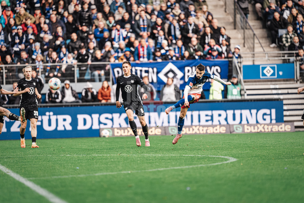 Fußball | Männer | Saison 2025/2026 | 1. Fußball-Bundesliga | 8. Spieltag | Hamburger SV vs. VfL Wolfsburg | 25.10.2025 | Fabio Daniel Ferreira Vieira (#20, HSV) mit einem Torschuss