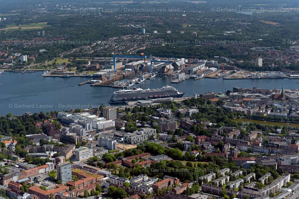 4037974 | KIEL 07.08.2020 Stadtzentrum im Innenstadtbereich mit Blick auf den Hafen in Kiel im Bundesland Schleswig-Holstein, Deutschland. // The city center in the downtown area overlooking the port in Kiel in the state Schleswig-Holstein, Germany. Foto: Gerhard Launer