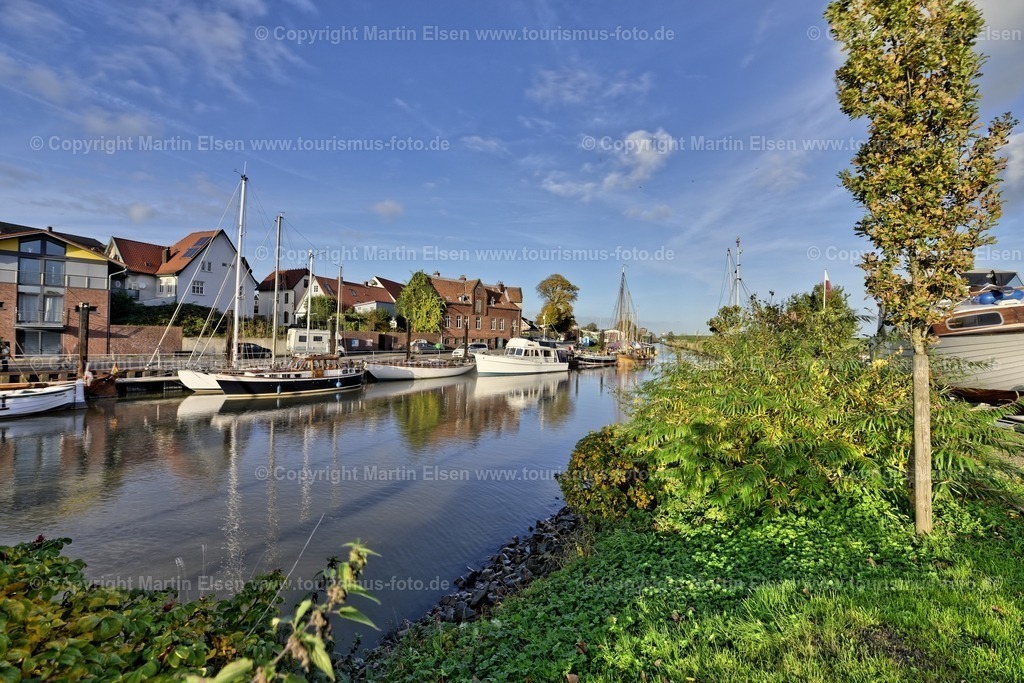 Freiburger Hafen_ELS_4775 | Freiburg an der Elbe - Aufnahmedatum: 25.10.2015, Aufnahmehöhe:  m, Koordinaten:  - , Bildgröße: 7360 x  4912 Pixel - Copyright 2015 by Martin Elsen, Kontakt: Tel.: +49 157 74581206, E-Mail: info@schoenes-foto.deSchlagwörter:Hafen,Schiffe, Foto - Realisiert mit Pictrs.com