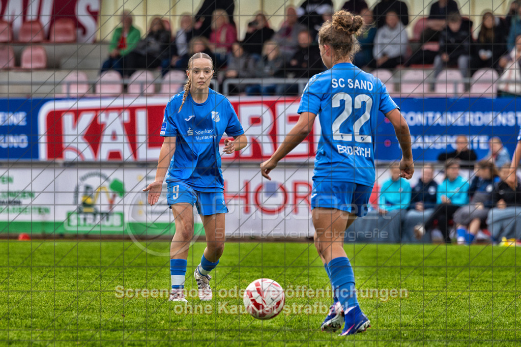 20261010_144314_0714-Bearbeitet_(c)_by_PhotoPeet | #,1.FC Donzdorf (schwarz) vs. SC Sand (blau), Fußball, EnBW-Oberliga B -Juniorinnen, 05. Spieltag, Saison 2026/2027, Rasenplatz Lautertal Stadion, Süßener Straße 16, 73072 Donzdorf, 10.10.2026 - 14:00 Uhr,Foto: PhotoPeet / Sport- &amp; Eventfotografie / Peter Harich