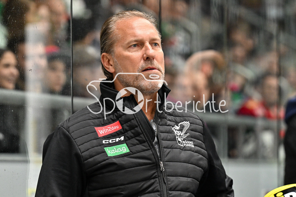Augsburger Panther - EC VSV | im Bild Tray TUOMIE Head Coach aus Villach / Freisteller / Einzelfoto