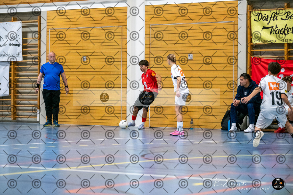 20251129_FCR-Hallenturnier-C_RAW-1_027-36 | Sport und Naturfotografie von Roberto Esposito zeigt echte Momente Bewegung und die Schönheit der Natur. Ausdrucksstarke Bilder schaffen Emotionen.