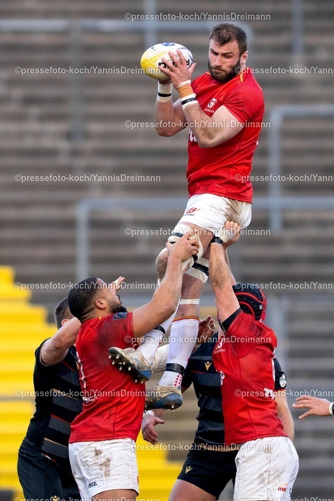 YDR1602250101026 | 16.02.2025, xydrx, Rugby Europe Championship, Deutschland - Belgien, 15er Männer, Auestadion Kassel: Maximilien Hendrickx (Belgien #5) fängt den Ball in der Gasse