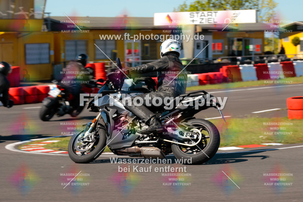 Moto-TeamOBK-21676 | Hier findet Ihr Bilder von Touristenfahrten auf der Nürburgring Nordschleife oder von anderen Veranstaltungen die ich besucht habe. Viel Spass beim Durch Schauen 