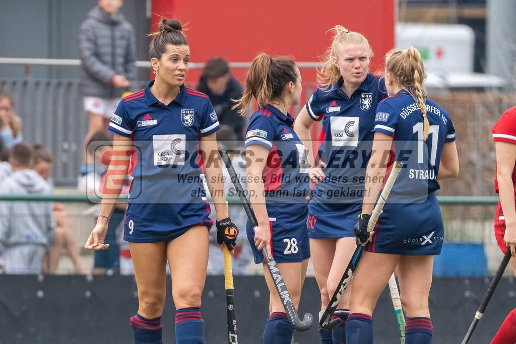 HK_20230416_107015 | 1. Bundesliga Damen Düsseldorfer HC - Rot-Weiss Köln am 16.4.2023 DHC Düsseldorf, Düsseldorf , Agustina Albertarrio ( Düsseldorfer HC #9 ) , Sara Strauss ( Düsseldorfer HC #11 ) , Lilly Stoffelsma ( Düsseldorfer HC #50 ) , Tessa Schubert ( Düsseldorfer HC #28 )