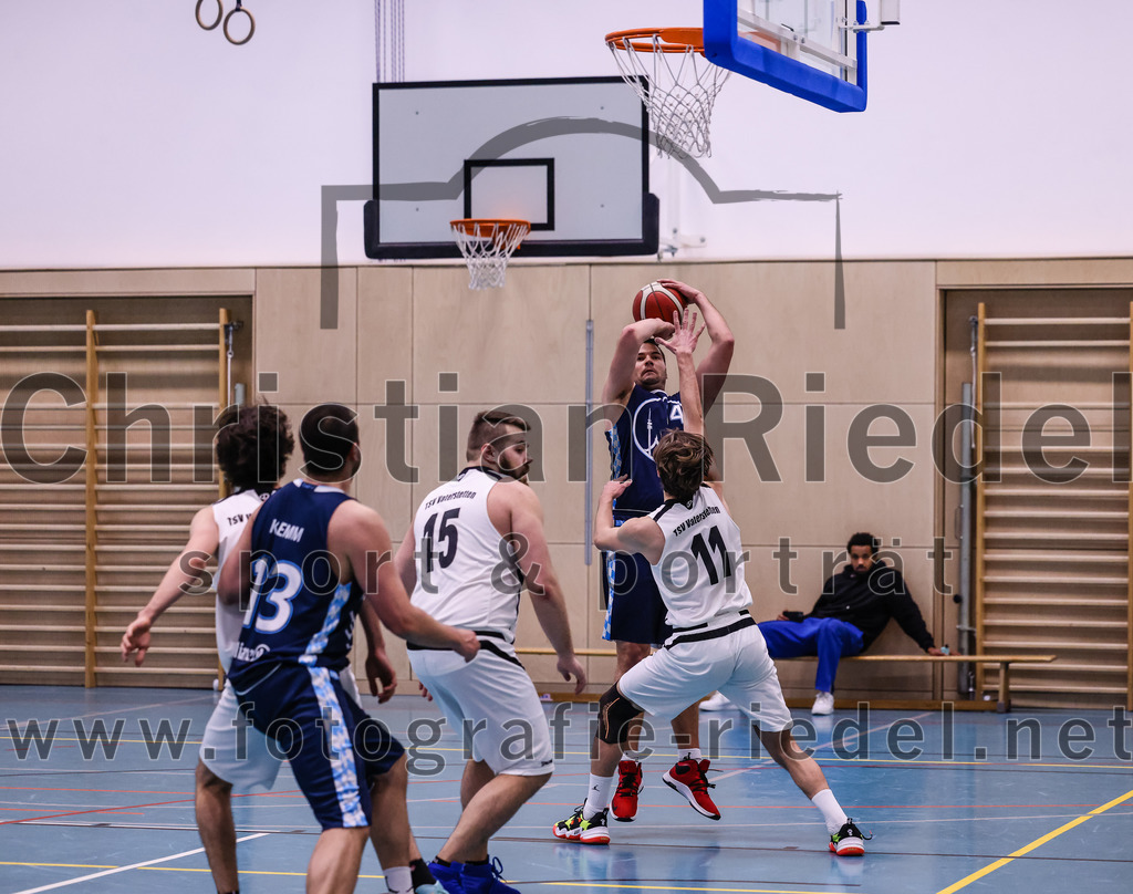2022-04-03_049_TSV_Vaterstetten_gegen_SV_Weissblau-Allianz_Muenchen | Vaterstetten, Deutschland, 03.04.2022:
Basketball, Bezirksoberliga Herren 2021 / 2022, 14. Spieltag, TSV Vaterstetten gegen SV Weißblau-Allianz München, Endergebnis: 86:54

Peter Fabian Klemm (SV Weißblau-Allianz München, #13), Mathias Furtmair (TSV Vaterstetten, #15), Christian Metzner (SV Weißblau-Allianz München, #14), Finn Liebig (TSV Vaterstetten, #11)

Foto: Christian Riedel / fotografie-riedel.net