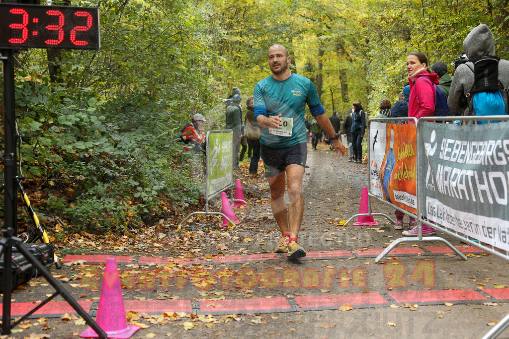 251026_1315_EX1_3003 | Sportfotografie im Rhein-Sieg Kreis, Köln, Bonn, NRW, Rheinland Pfalz, Hessen, etc. Unser Tätigkeitsfeld umfasst den Laufsport vom Volkslauf über den Marathon, Duathlon, Triathon bis zum Ultralauf wie Kölnpfad Ultra oder Schindertrail.