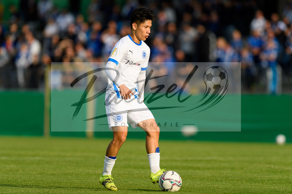 LOTKSC20210809_127 | Fussball, Herren: Karam Han (Sportfreunde Lotte) in Aktion, am Ball, Einzelaktion beim Spiel der 1. Runde im DFB-Pokal zwischen SF Lotte und Karlsruher SC im Stadion am Lotter Kreuz am 09.08.2021 in Lotte, Deutschland.DFB / DFL REGULATIONS PROHIBIT ANY USE OF PHOTOGRAPHS AS IMAGE SEQUENCES AND/OR QUASI-VIDEO. - Realisiert mit Pictrs.com