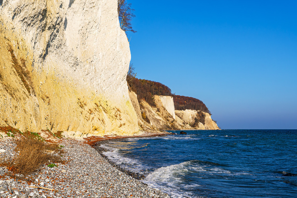 Kreidefelsen im Herbst an der Küste der Ostsee auf der Insel Rügen | Kreidefelsen im Herbst an der Küste der Ostsee auf der Insel Rügen.