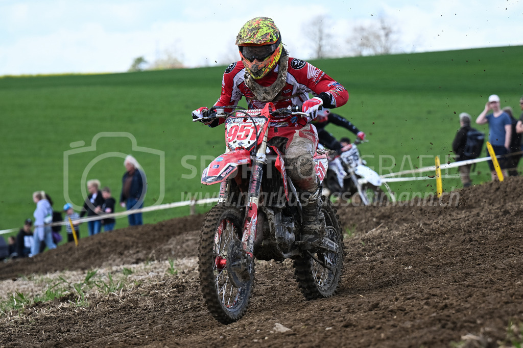 Motocross Schlatt bei Winterthur - 29. April 2023 | #951 Markwalder Pascal aus Sulgen (CH) auf Honda in der Kategorie MX2 am Motocross Schlatt bei Winterthur, 29. April 2023.
Instagram: @mx_schlatt | @mc_wila | @sam_schweiz
Bild: Sportfotografie Markus Aeschimann | www.markus-aeschimann.ch - Realisiert mit Pictrs.com
