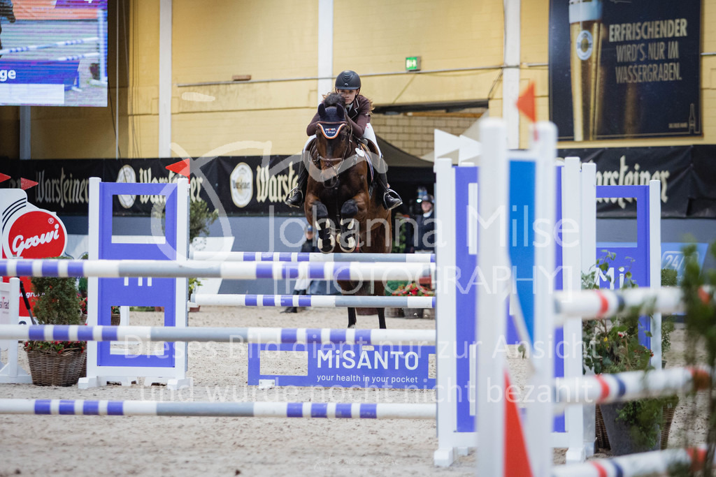 221112_L-Springen_MiSANTO-138 | Deine schönsten Turniermomente als professionelle Fotos! Entdecke hochwertige Pferdesport-Fotografie im Online-Shop. Jetzt Fotos finden & bestellen!