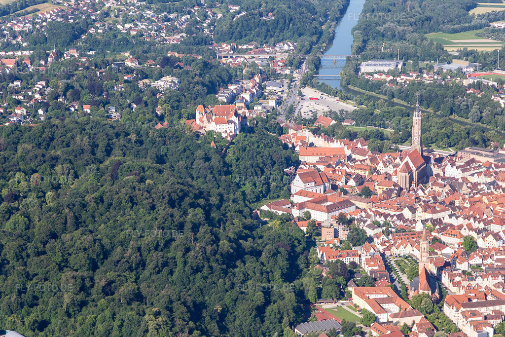 Luftbild: Altstadt Landshut in Landshut im Bundesland Bayern in Deutschland. Foto: IMG_133059.jpg vom 03.07.2022 durch Werner Riehm/FLY-FOTO.deStadt Landshut