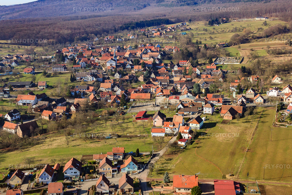 Aerial view: Rue des Loups in Lampertsloch in the state Bas-Rhin, France.Photo: IMG_37410.jpg taken on 02/07/2011 by Werner Riehm/FLY-FOTO.comResolution of the original: 4752 x 3168 px