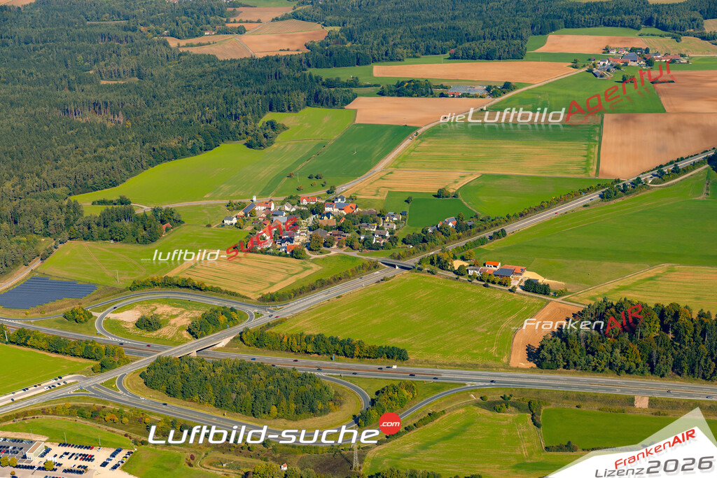 Schöne Luftaufnahme Oberhof Ursensollen - Die Luftaufnahme wurde 2025 vom Flugzeug heraus erstellt ( keine Drohne ) - Hochauflösende Luftaufnahme - für professionelle Ausdrucke geeignet. Die Geschenkidee !Mit Lizenz und Bildrechte bestellbar