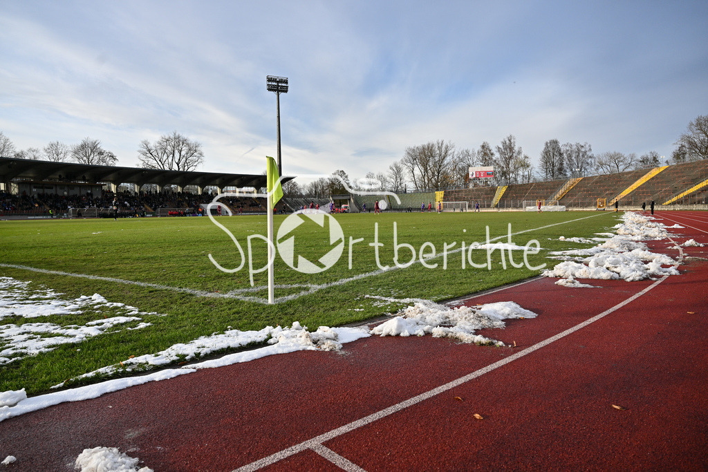 TSV Schwaben Augsburg - FC Augsburg II | das alte Rosenaustadion in Augsburg leuchtet in der Sonne / Symbolbild / Schnee / Winter / Eis / Symbolbidl /Regionalliga Bayern: TSV Schwaben Augsburg - FC Augsburg II, Rosenaustadion am 23.11.2024