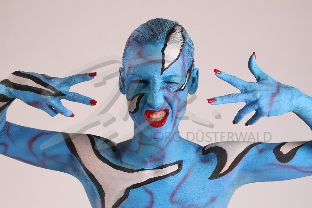 Bodypainting-LIGHTBLUE_0395b | #001 | Modell: Karo | Foto: Andreas Meier - Realisiert mit Pictrs.com