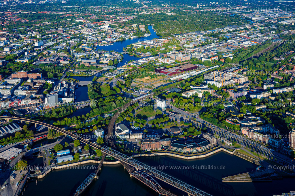 Hamburg_Rothenburgsort_ELS_3717190925 | HAMBURG 19.09.2025 Bürogebäude des Verwaltungs- und Geschäftshauses der " Silpion IT-Solutions GmbH " und der " DATAGROUP SE " am Brandshofer Deich im Ortsteil Rothenburgsort in Hamburg, Deutschland. Weiterführende Informationen bei: SILPION IT-Solutions GmbH. // Office building of " Silpion IT-Solutions GmbH " and of " DATAGROUP SE " on Brandshofer Deich in the district Rothenburgsort in Hamburg, Germany. Further information at: SILPION IT-Solutions GmbH. Foto: Martin Elsen