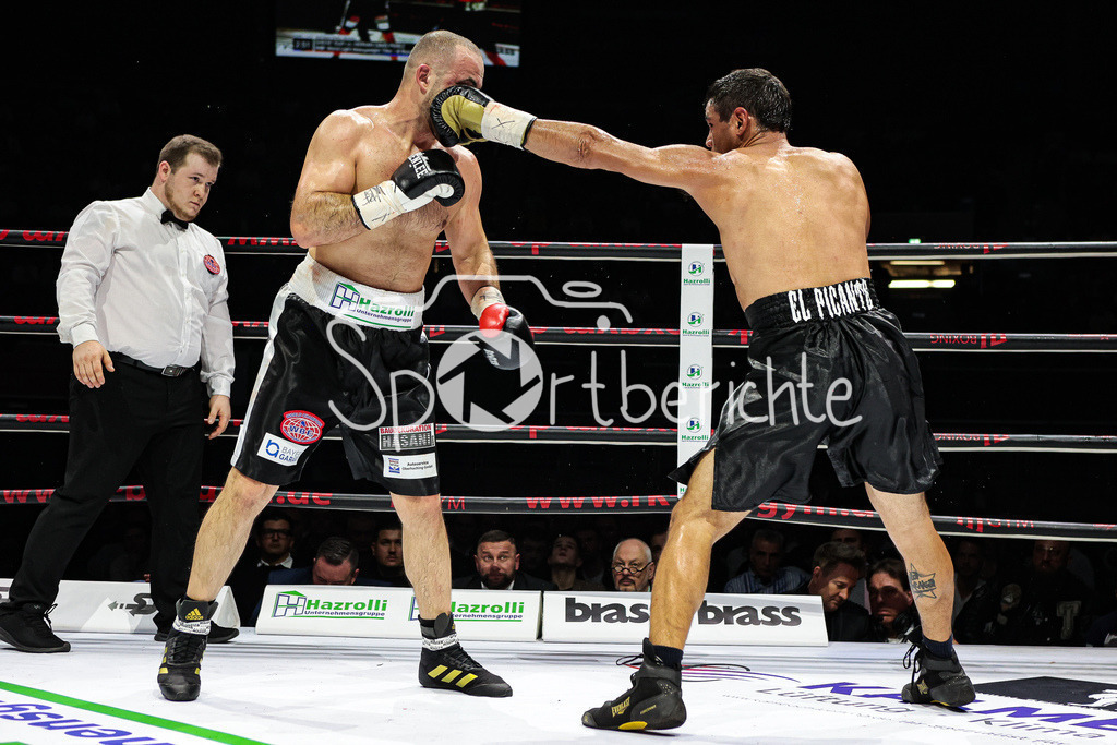 Profi - Box - Gala / Main Event | Shefat ISUFI (Schwarz Weisse Hose) im WBF Titelkampf gegen Hernan David PEREZ (Schwarze Hose)