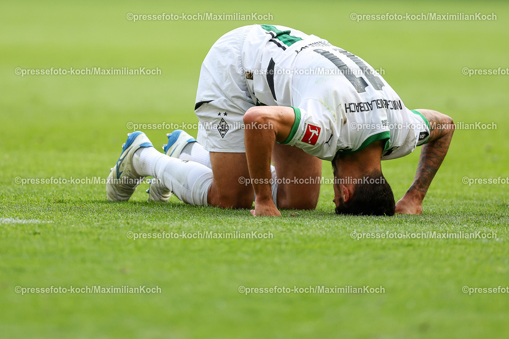 BMG14092402195 | 14.09.2024, 1. Fußball Bundesliga, Borussia Mönchengladbach - VfB Stuttgart, Borussia-Park, Saison 2024 2025: Tim Kleindienst (Bor. Mönchengladbach #11) liegt auf dem SpielfeldDFB regulations prohibit any use of photographs as image sequences and or quasi-video.