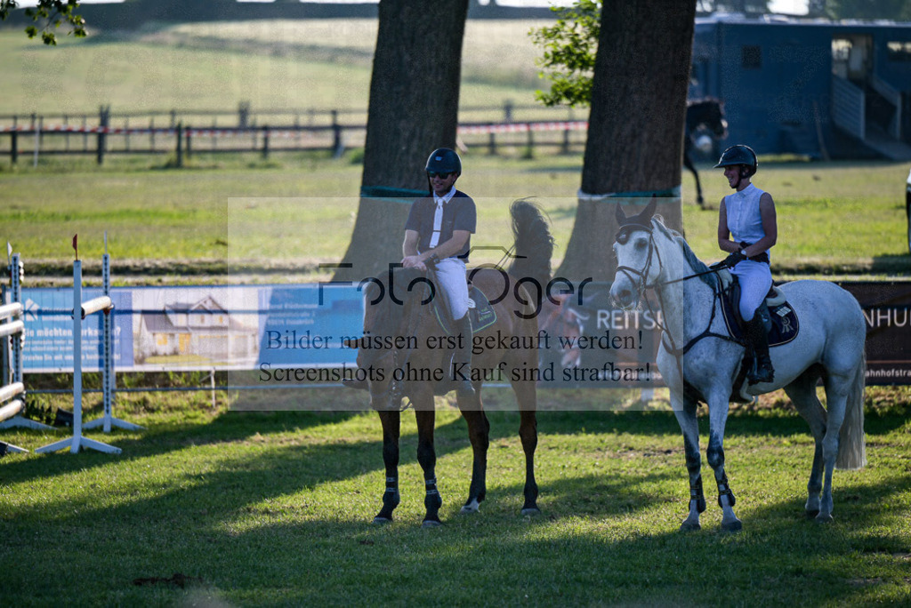Reitturnier Voxtrup | Entdecke hochwertige Reitturnierfotos von Foto Oger. Professionell, emotional und authentisch – jetzt Lieblingsmomente im Shop bestellen.Deutschlandweite Turnierfotografie. - Realisiert mit Pictrs.com