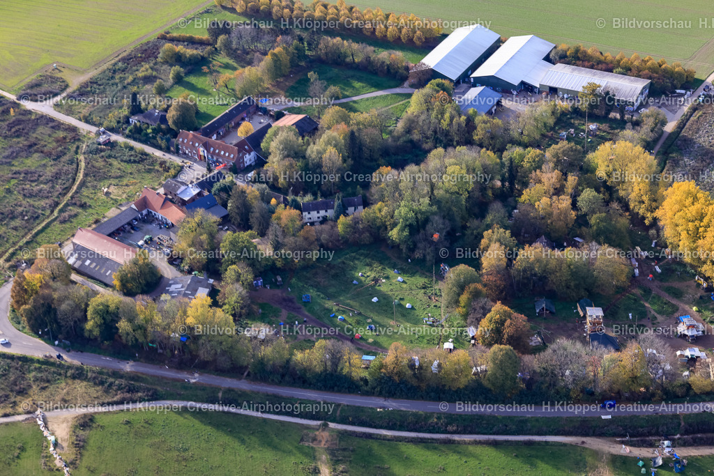 Luftbild Erkelenz _ Jülich _ Hambacher Forst_ Lützerath ist ein Weiler der Stadt Erkelenz Braukohle_ Tagebau_Garzweiler-8639 | Luftbildfotografie Hermann Klöpper - Realisiert mit Pictrs.com